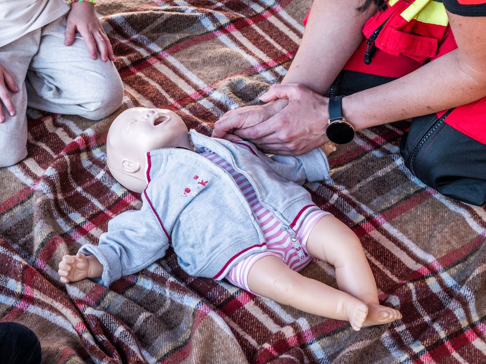Certificación ARC en primeros auxillos para adultos y niños, CPR y AED