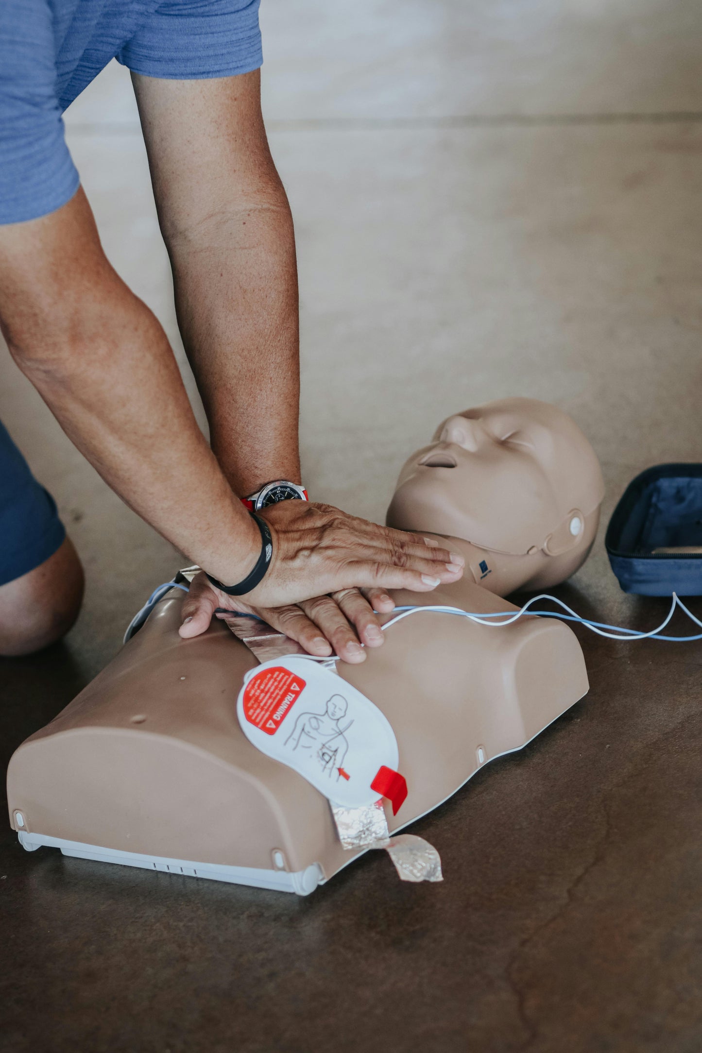 Primeros auxilios/CPR/AED para adultos ARC